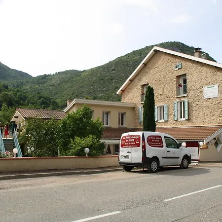 La Petite De 3*